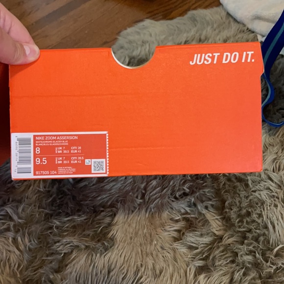 Brand New- Never Worn Nike Zoom Assersion - Picture 4 of 4